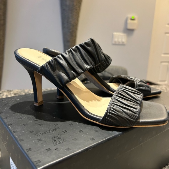 Black Marc Cain Mules with Smocked Straps - size 7.5 - Picture 8 of 8